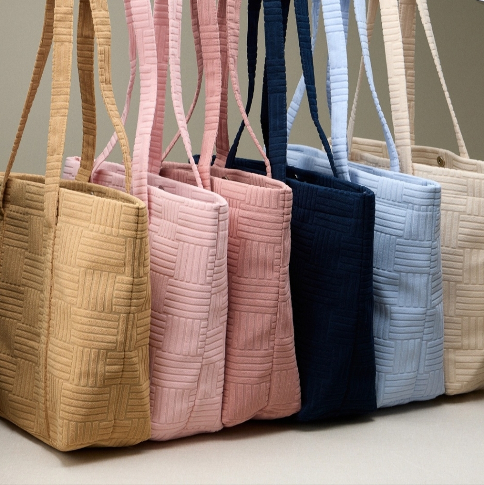 #760 Quilted Tote Bag (Woven Texture) w/Luxe Terry Fabric Travel Pouch -Medium - Picture 7 of 7